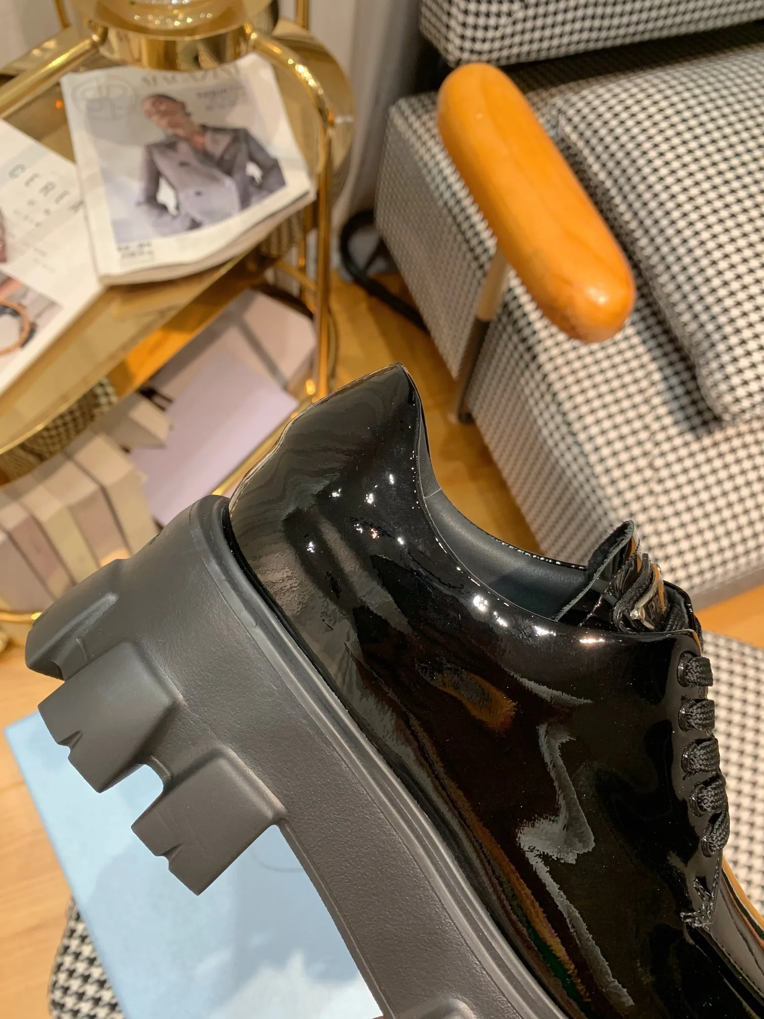 👟👟Ex-factory price 480👟👟 Women's shoes women's clothing ss23 Prada Prada ✨ 💥The T-stage catwalk model "Dream Never Sleeps" can be used on important occasions. It has an aristocratic feel and is perfect on the feet💃💃The entire series is full of exciting and unexpected combinations of elements, with a strong artistic flavor, allowing you to appreciate the ever-changing style of Prada girls. 1⃣ Upper: cowhide with open edge beads/patent leather 2⃣ Lining: imported sheepskin 3⃣ Outsole: lightweight foam outsole Size 35M-40M